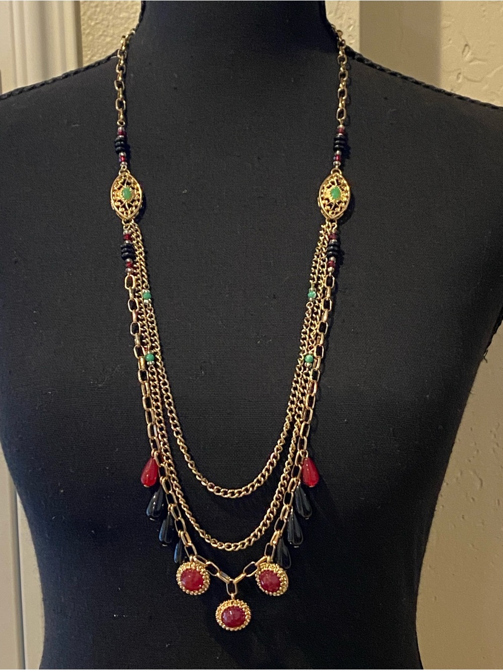 🎉🎉 Gold Tone Multi-Chain Necklace with Red and Black Gem Drops. NWOT